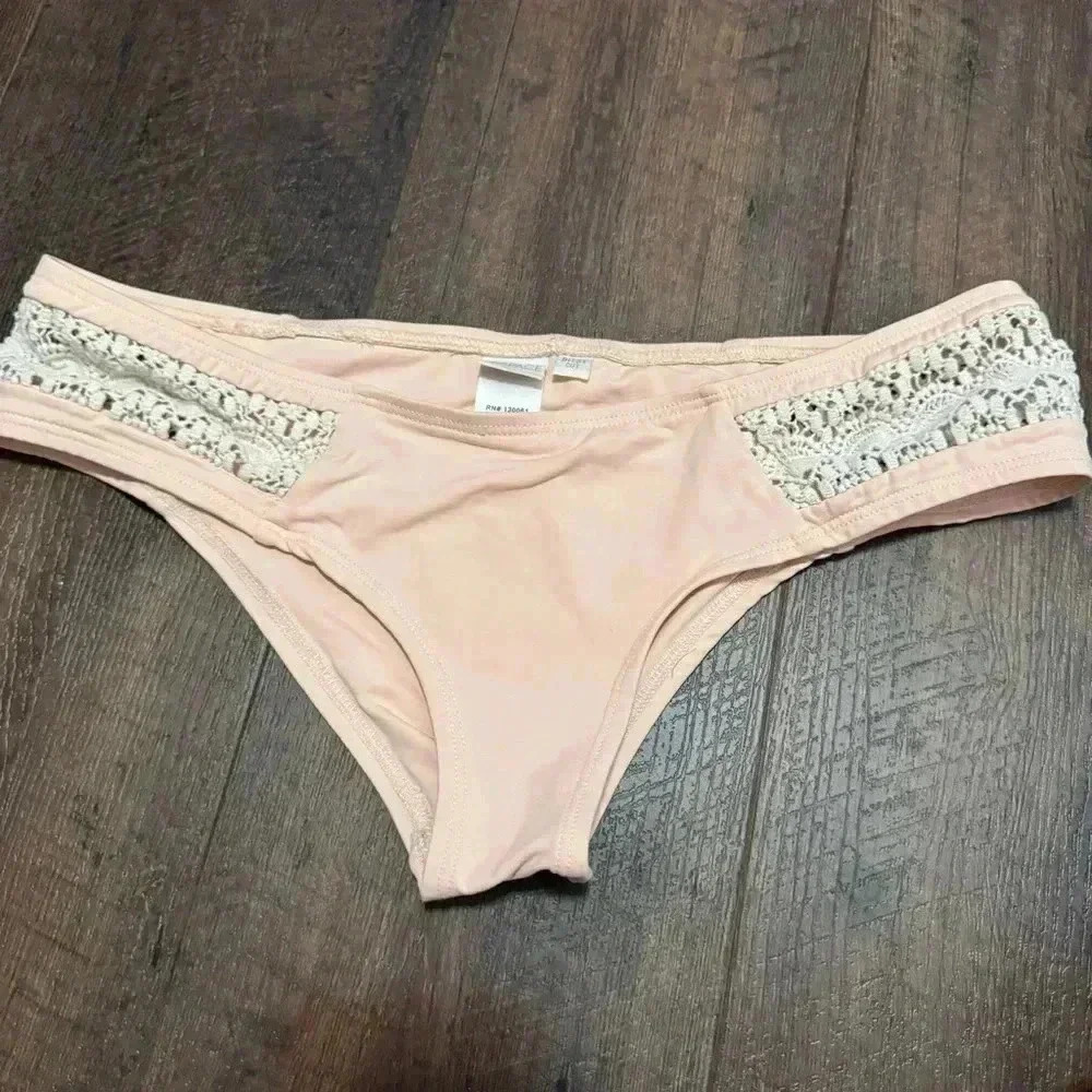 L space blush crochet bikini bottoms M - Picture 2 of 4